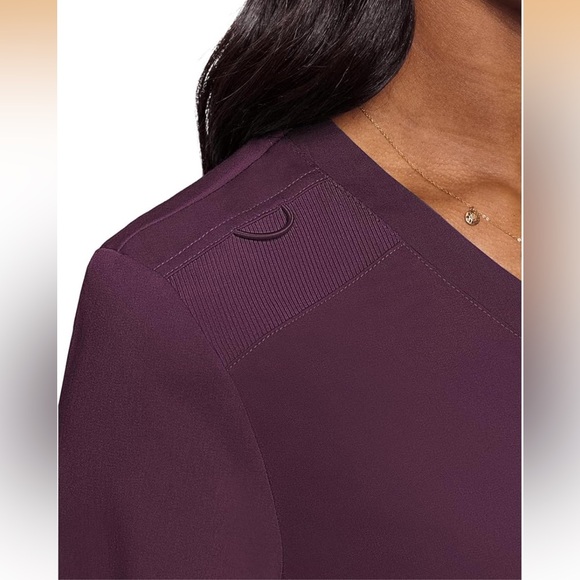 Med Couture Touch 1-Pocket STRETCH Tuck In V-Neck Scrub Top in Wine Burgundy - Picture 3 of 10